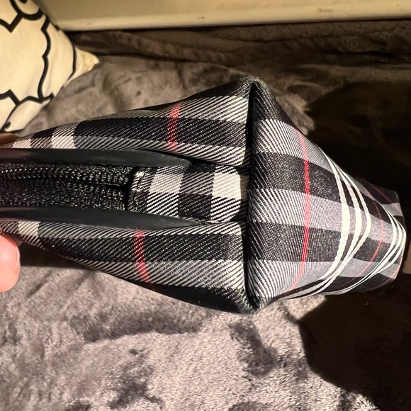 Burberry Nova Check Cosmetic Bag Bundle - great condition- no call-outs - Picture 14 of 14